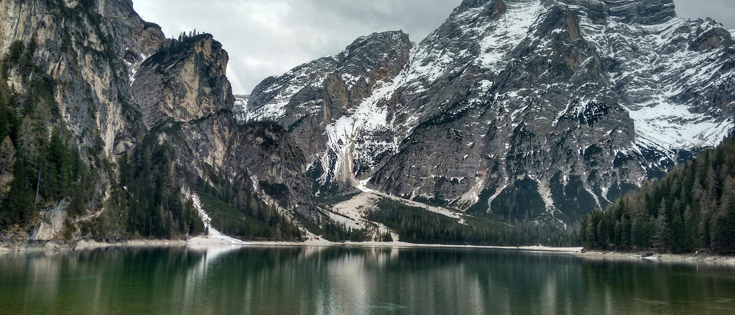 pexels-photo-997664-997664 Serene landscape of Lake Braies with snow-capped mountains in Trentino-Alto Adige, Italy.
